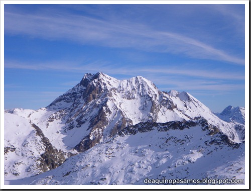 Corredor Noroeste (Izquierda) 300m AD  65º (Pico Serrato 2888m, Pirineos) 7436
