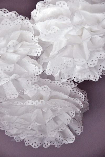 eyelet pom pom tutorial