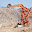 Route de Trufan - Puits de pétrole et montagne