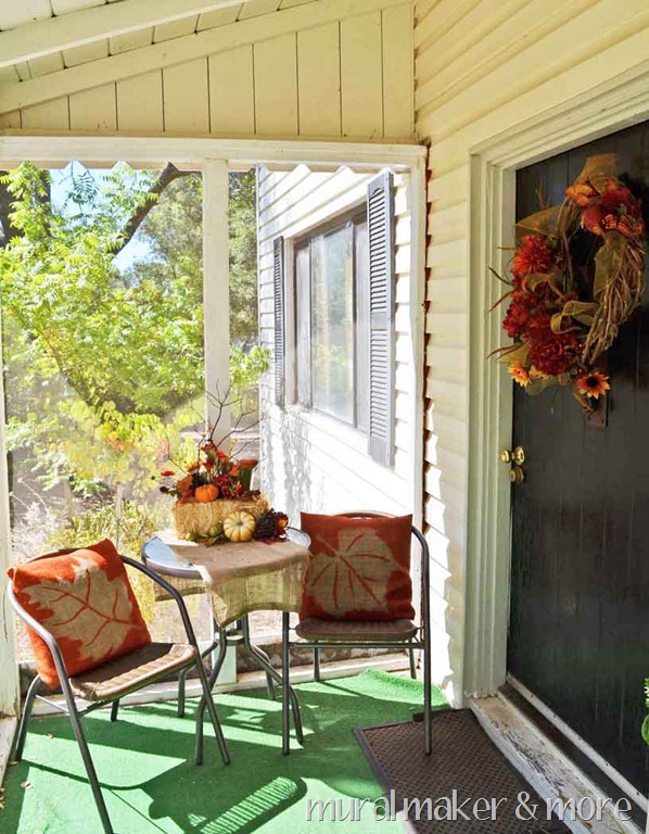 [spraypaint-fall-pillow-6%255B2%255D.jpg]