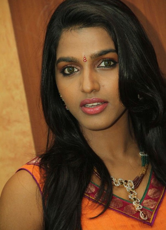 [dhanshika_modern_dress%255B3%255D.jpg]