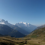 De gauche � droite en arri�re plan : l'Aiguille Verte, les Drus et le Mont-Blanc