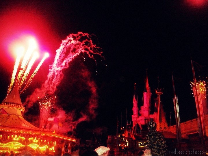 [DisneyFireworksColorful%255B6%255D.jpg]