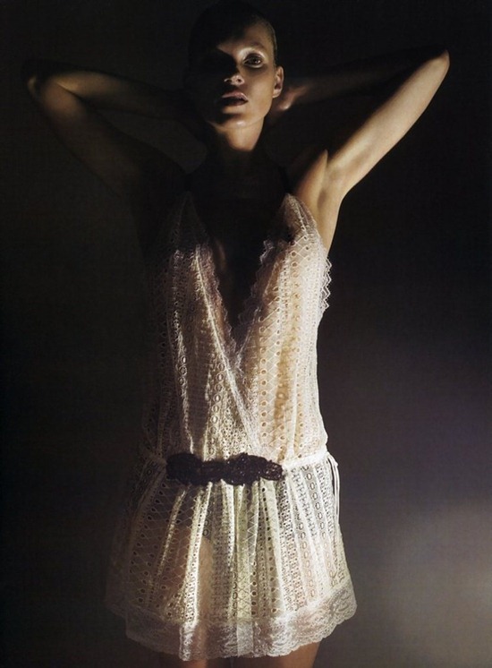 Vogue-Italia-March-2006-kate-moss-by-mario-sorrenti-5