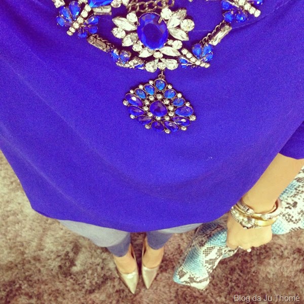 look jeans, scarpin prata e maxi colar (1) look jeans, scarpin prata e maxi colar (1)