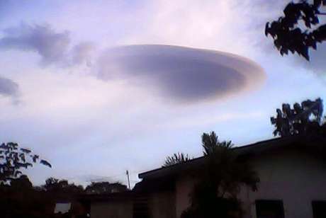 penampakkan-awan-ufo-di-bukittiggi-sumbar-desember-2010