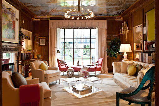 The curtain valance detail is to die for. (Kemble Interiors, Inc.)