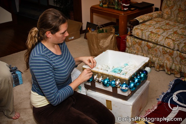 [Christmastreedecorating72.jpg]