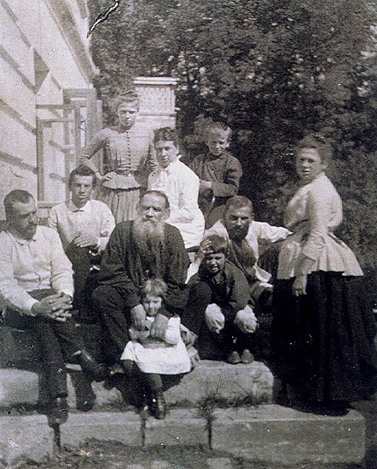 Family_of_L._Tolstoy_thumb[10]