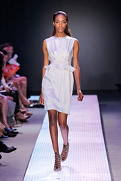GIAMBATTISTA-VALLI-SPRING-2012-RTW-PODIUM-019_runway