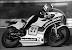 SPONSOR POCHINI: Uno dei nostri sponsor del 1978 era l’industria di abbigliamento di Mantova. Gente simpatica che credeva nel motociclismo. Lubiam faceva abiti piuttosto eleganti, ma del resto, qualche anno prima in duemmezzo, avevo avuto come sponsor un dopobarba… Poca coerenza con i mio aspetto di allora.