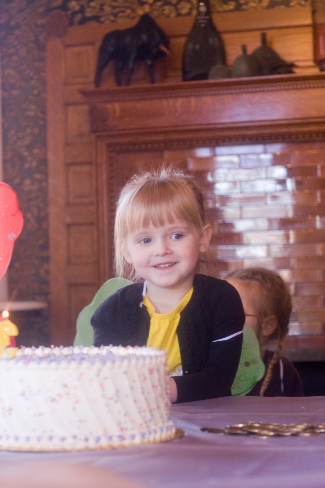 [2.23.13%2520lily%2520cake%25202%255B3%255D.jpg]