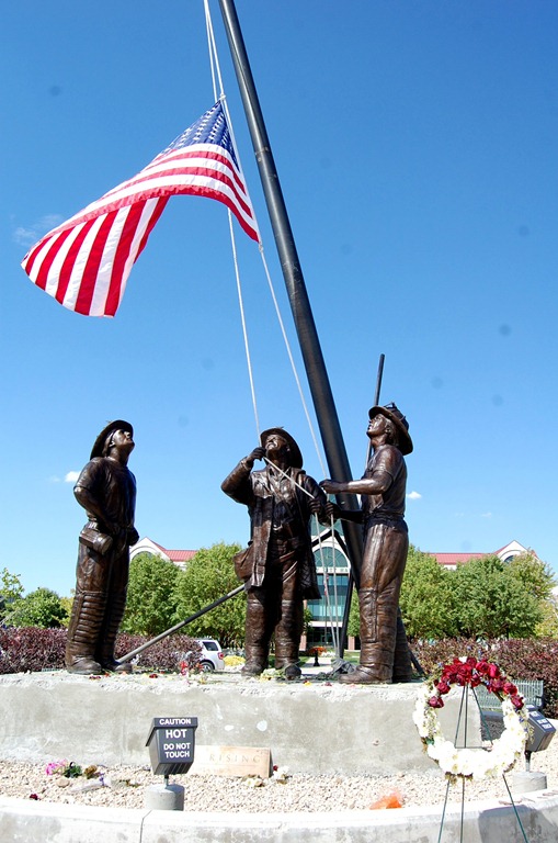 [memorialstatues39.jpg]