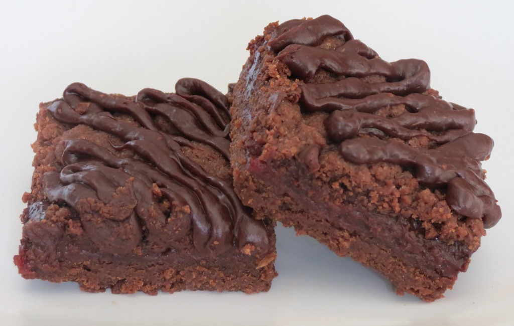 [Chocolate%2520Strawberry%2520Dessert%2520Bars%25202%255B4%255D.jpg]