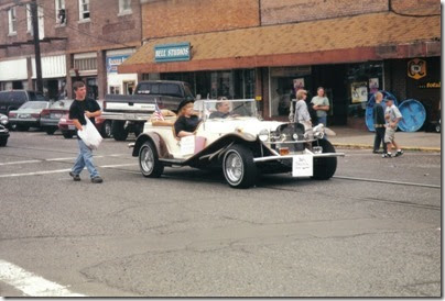 28 1929 Mercedes-Benz Roadster Replica in the Rainier Days in the Park Parade on July 8, 2000