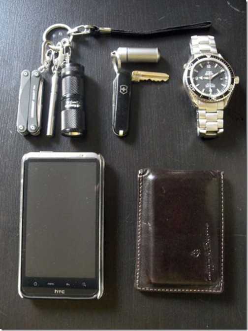 what_men_carry_in_their_pockets_640_63