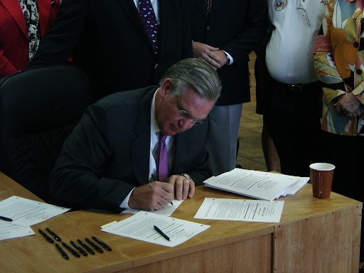 Missouri Governor Jay Nixon-D signs House Bills 381 and 683 into law. (photo credit: Sam Senovich)