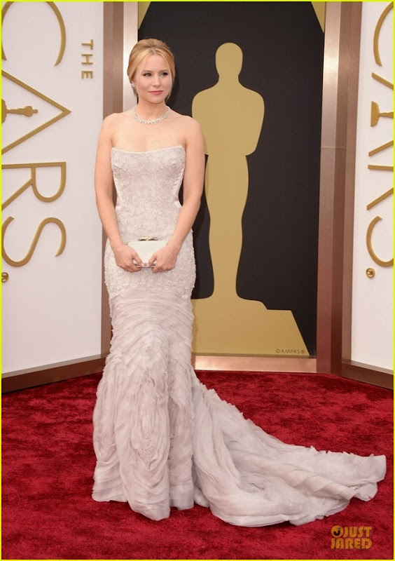 kristen-bell-brings-burrito-on-oscars-2014-red-carpet-with-dax-shepard-03 kristen-bell-brings-burrito-on-oscars-2014-red-carpet-with-dax-shepard-03
