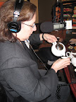Cynthia pours Carla a sample of the Lung Ching Dragonwell Green Tea.