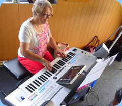 Marlene Forrest playing the Tyros 4.