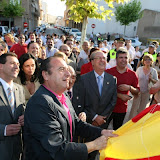 Sr. Ripoll descubriendo la placa inaugural a la entrada del Parque.