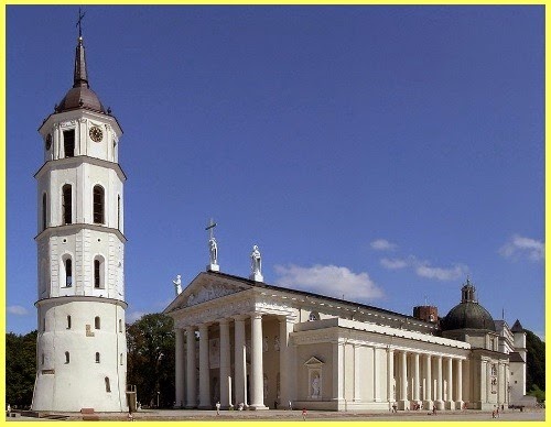 [1280px-Vilnius_%2528Wilno%2529_-_cathedral%2520%2528500x388%2529%255B4%255D.jpg]