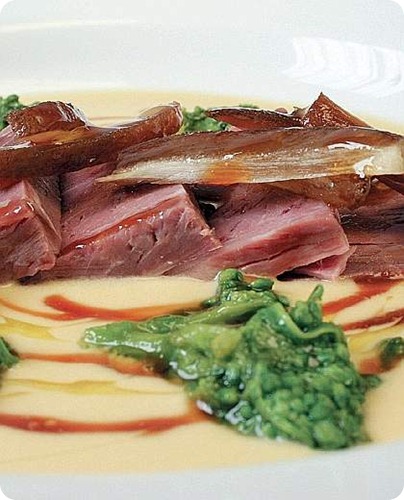 Bufalo cotto a bassa temperatura con zuppa di foie gras e salsa agli agrumi