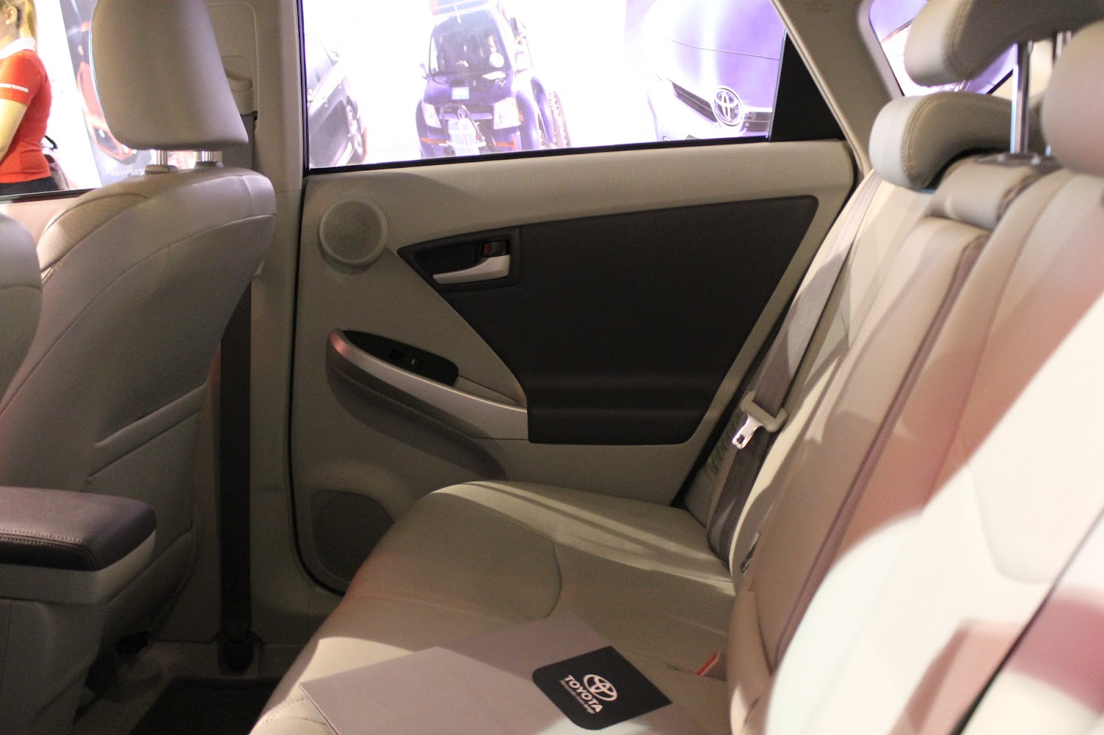 [Toyota%2520Prius%2520-%2520Connection%2520%25281%2529%255B3%255D.jpg]