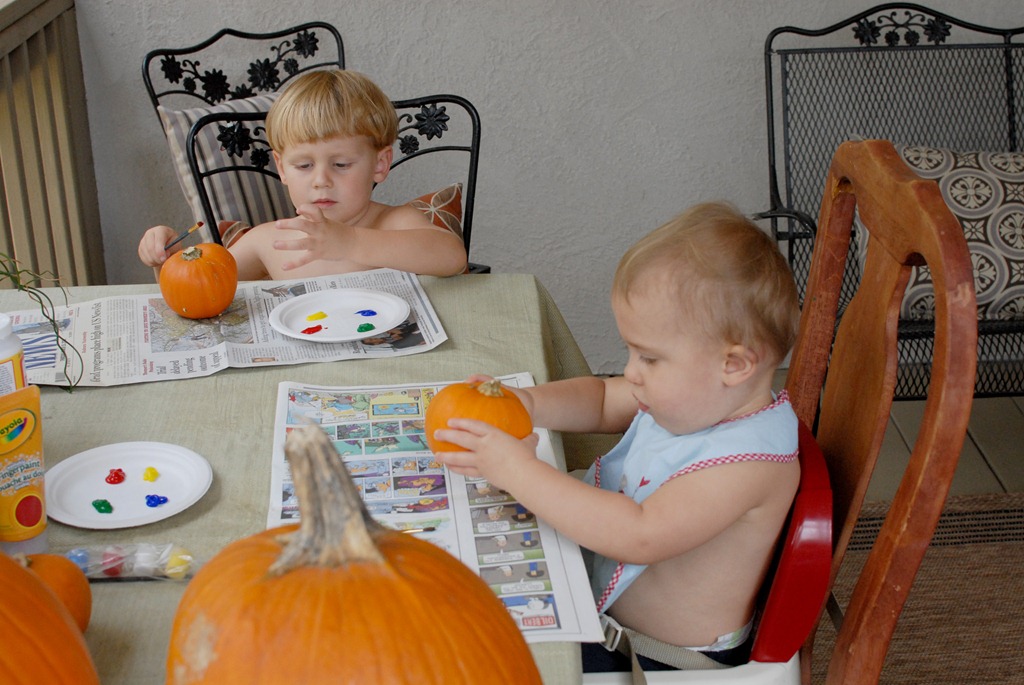 [boys-painting-pumpkins5.jpg]