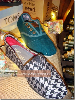 TOMS Shoes One For One