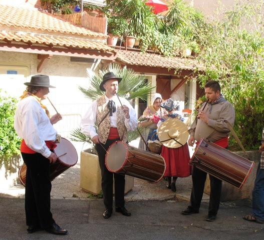 [Olivenfest%2520-%2520old%2520instruments%255B3%255D.jpg]