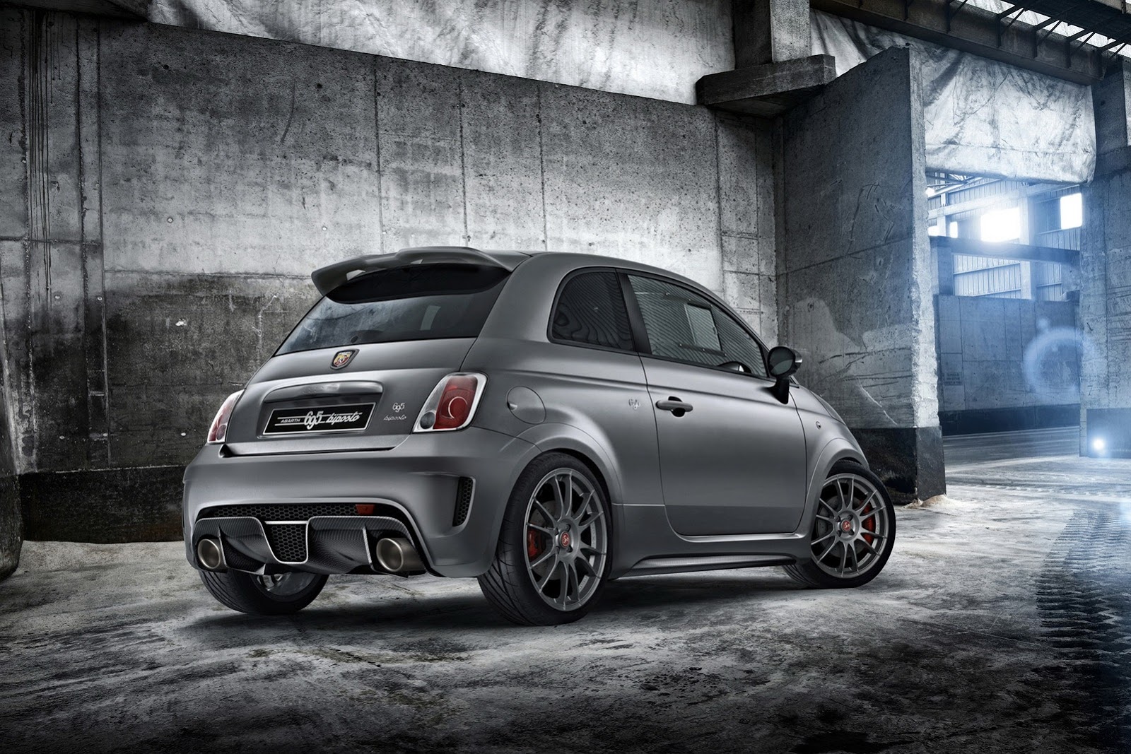 Abarth-695-Biposto-2%25255B2%25255D.jpg