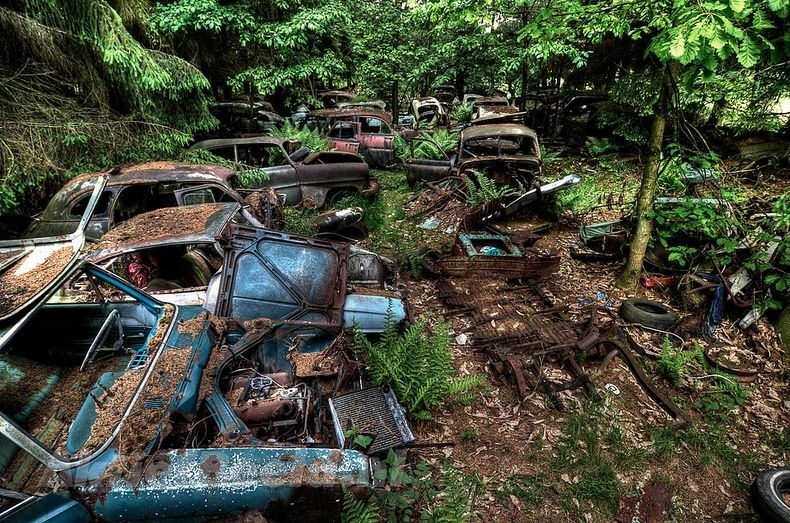 chatillon-car-graveyard-5