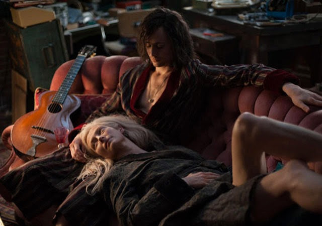 Tilda Swinton durvul, avagy új fotók az Only Lovers Left Alive-ból 02