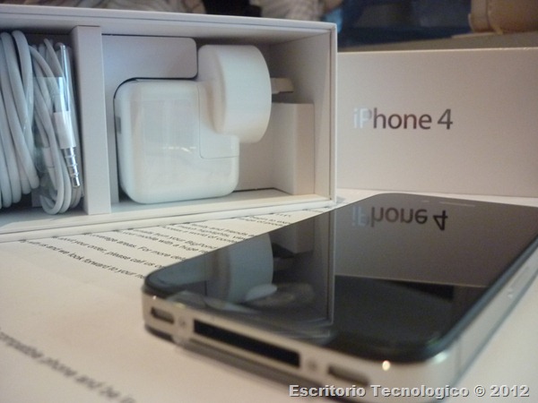 iPhone 4 unboxed