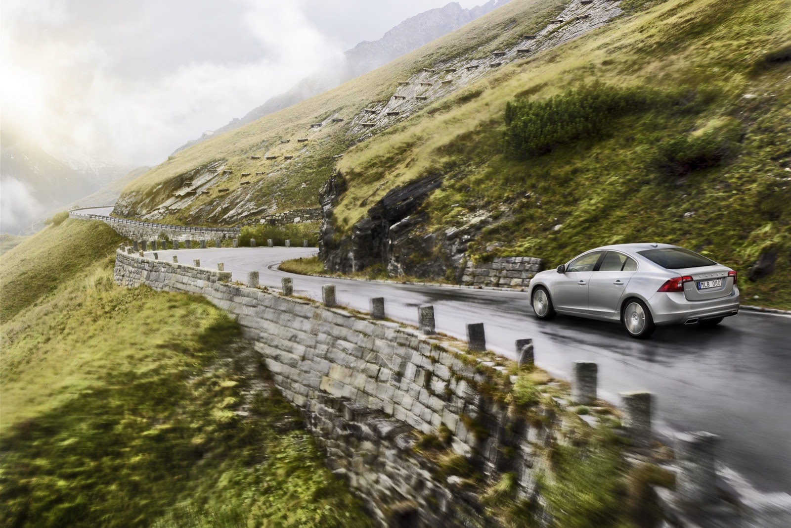 2014-Volvo-S60-V60-XC60-15[2].jpg