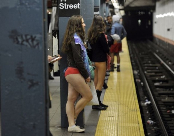 [no-pants-subway-33%255B2%255D.jpg]