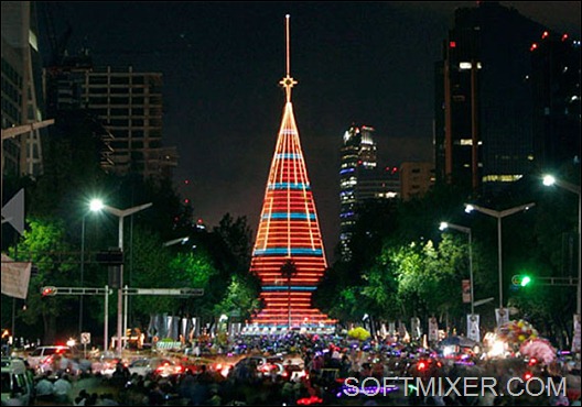 2-christmas-tree-lighted-holiday-season-mexico-city