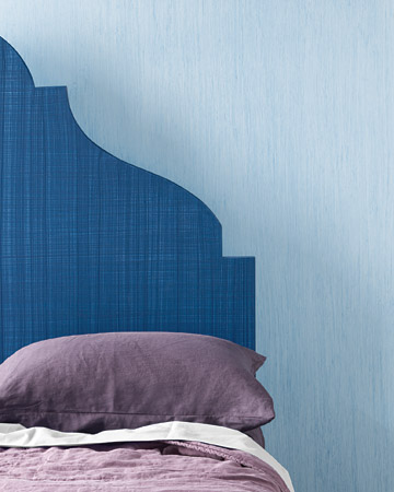 This sophisticated and dramatic headboard looks like raw linen but in reality required nothing more than a paintbrush and tinted glaze. (marthastewart.com)