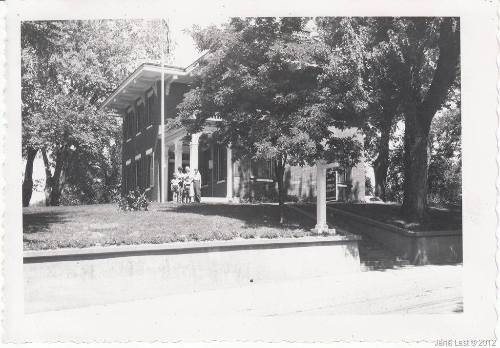 [Webster%2520Family%2520in%2520Front%2520of%2520General%2520U.S.%2520Grant%2520Home%2520Galena%252C%2520Illinois%25201952%255B5%255D.jpg]