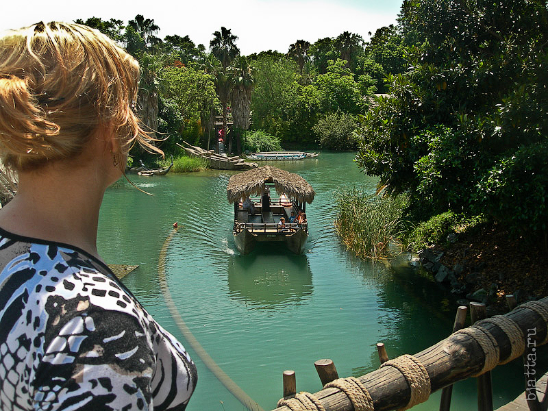 28. Китай. Порт Авентура. Port Aventura. Salou. Costa Dorada. Spain. Мостик-переход в следующую часть света. 28. Китай. Порт Авентура. Port Aventura. Salou. Costa Dorada. Spain. Мостик-переход в следующую часть света.