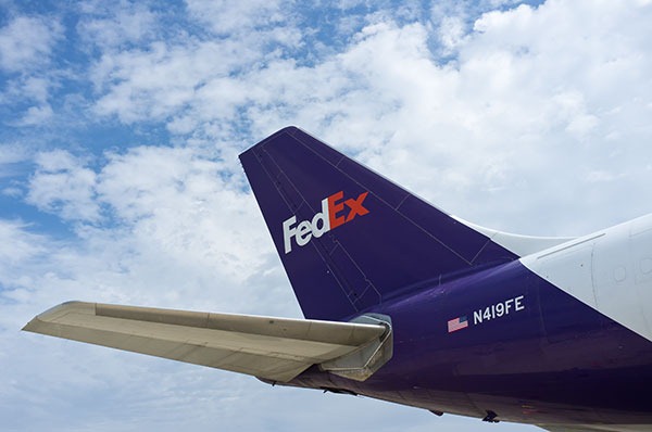 [2011Sep24-Dulles-Plane-Pull-46%255B2%255D.jpg]