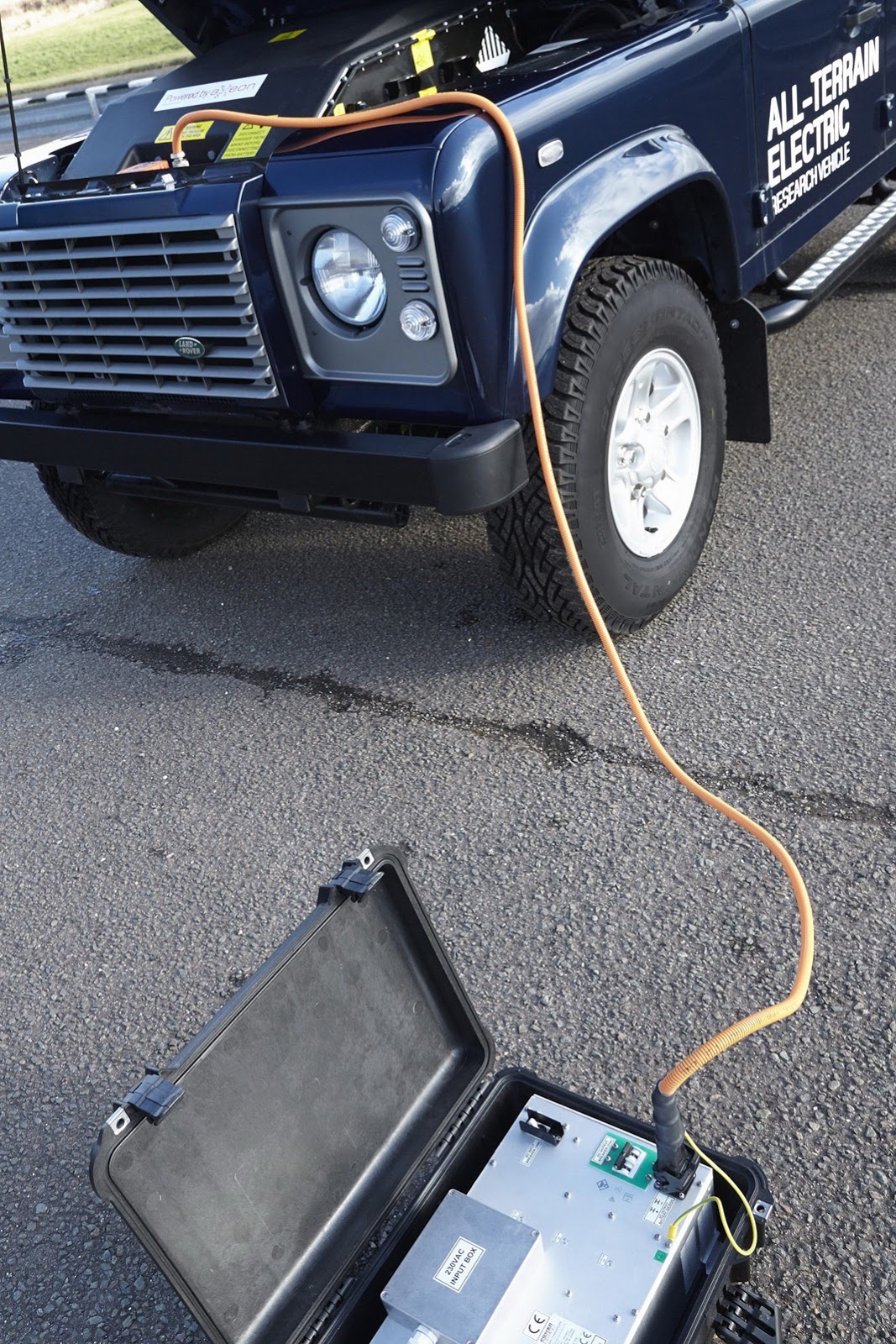 Land-Rover-Defender-Electric-19[3].jpg