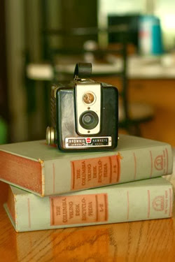 24309_vintage_brownie_hawkeye_camera_wedding_photo_booth_old_camera_photography_prop_home_decor_1350406991_908