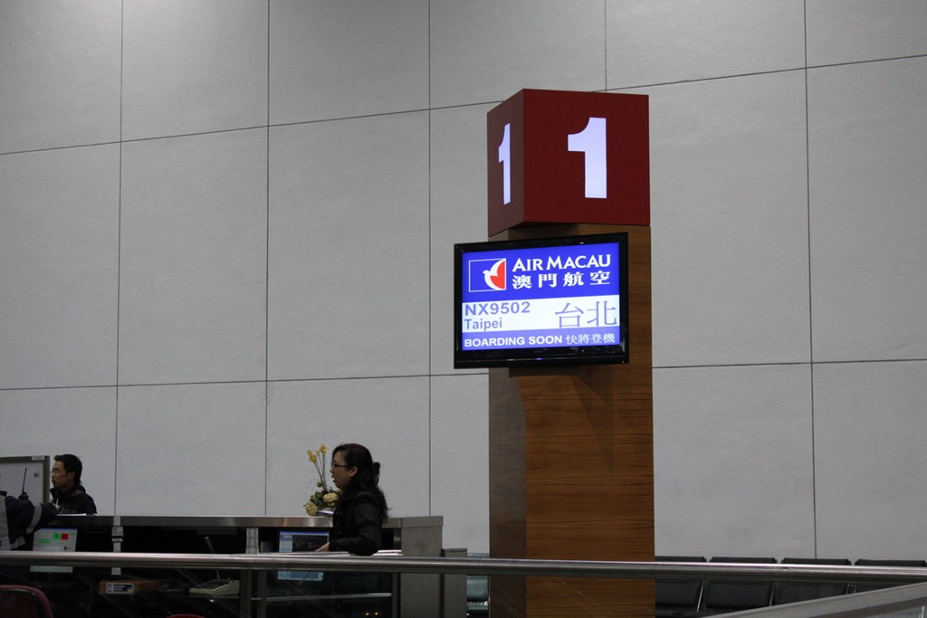 [AirMacau%25281%2529%255B4%255D.jpg]