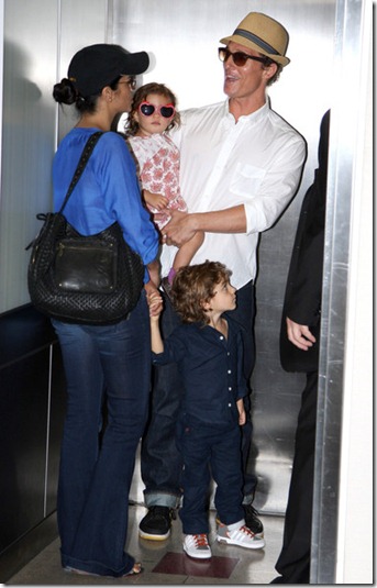 Camila Alves Matthew McConaughey Departs LAX lZ7G2QudpWDl