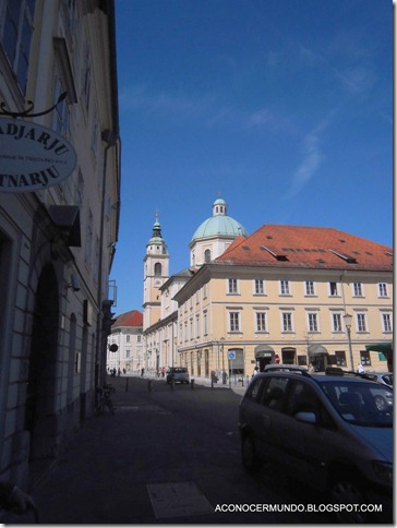 092-Liubliana-Plaza Vodnik. Al fondo la Catedral-P4280266