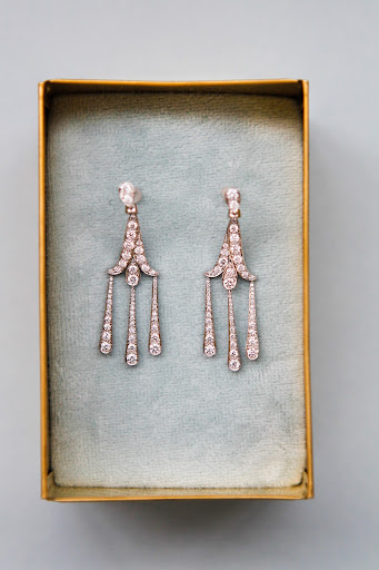 Lisa wore classic Tiffany Legacy Collection® earrings in platinum with diamonds, borrowed from the flagship New York Tiffany & Co. store.