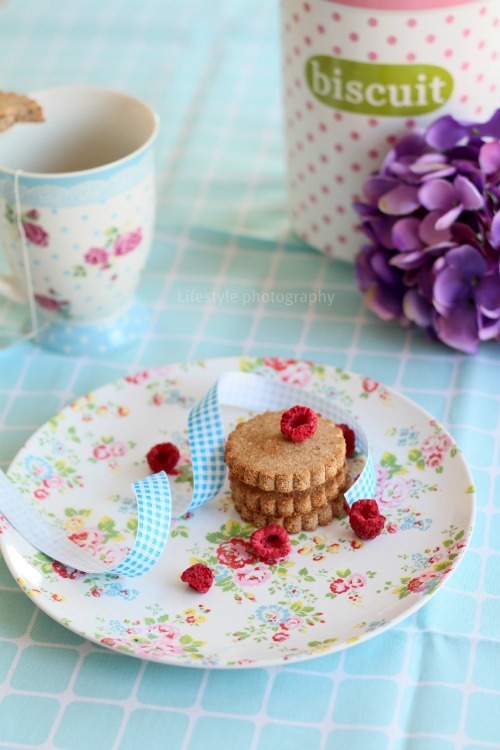Articole culinare : Biscuiti cu zmeura si cocos