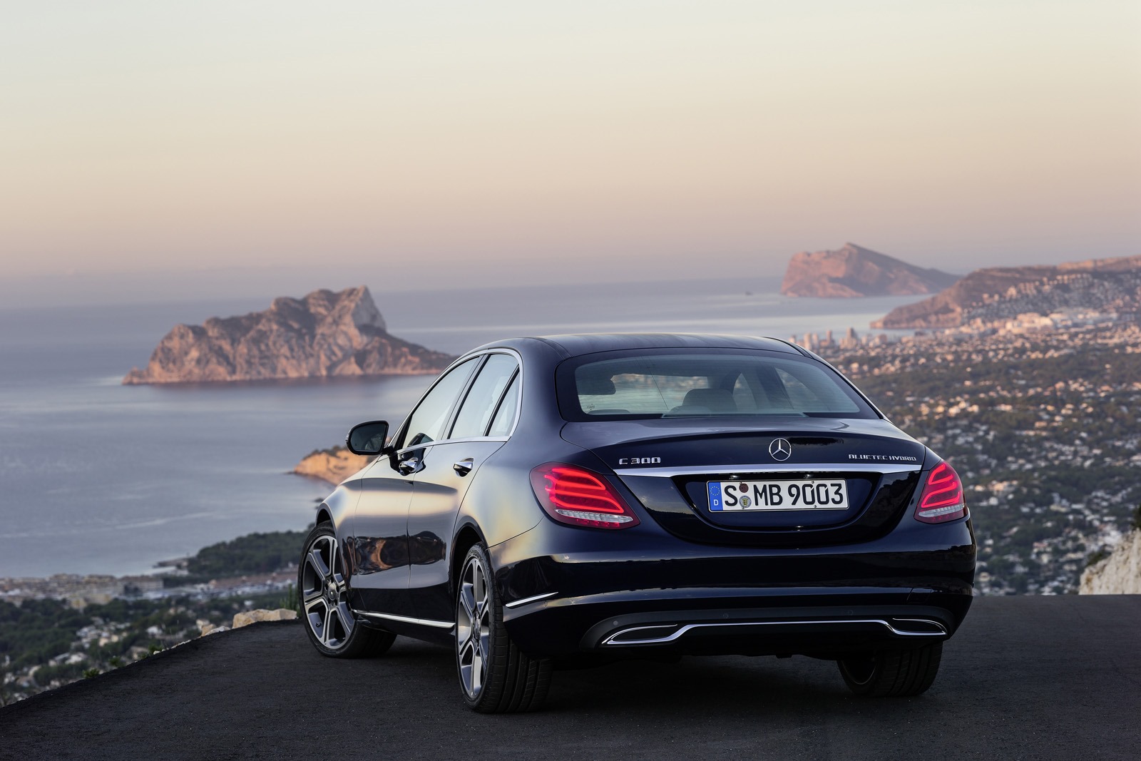 [2015-Mercedes-C-Class-25%255B3%255D.jpg]